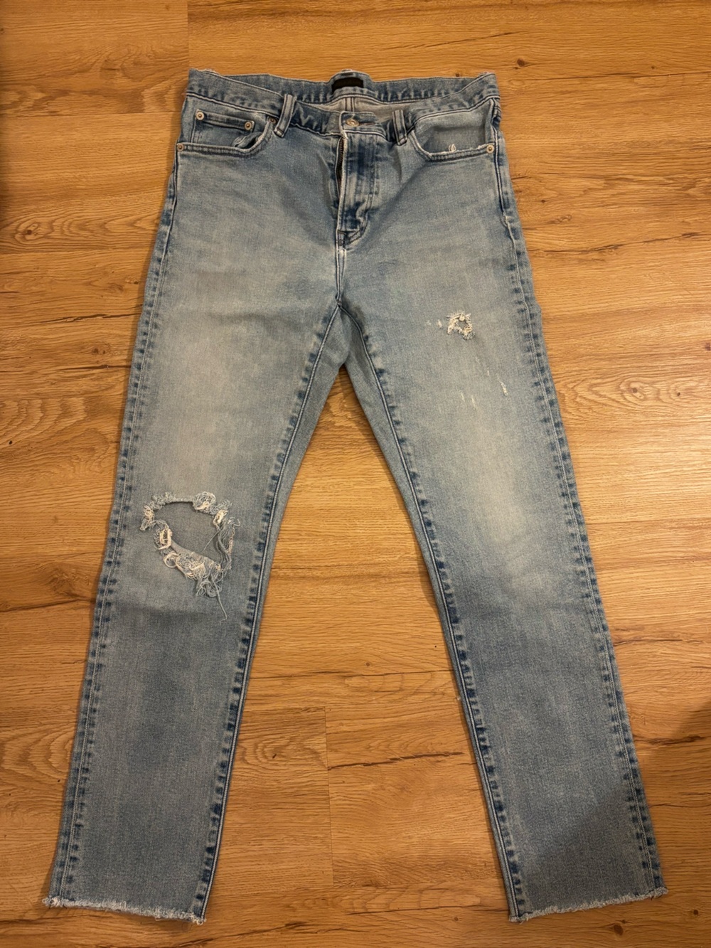 Uniqlo Light Blue Distressed Men’s Jeans